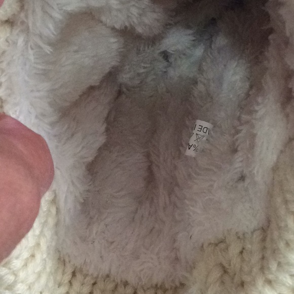 Insulated Cable Knit Hat and Scarf Set - Picture 6 of 8